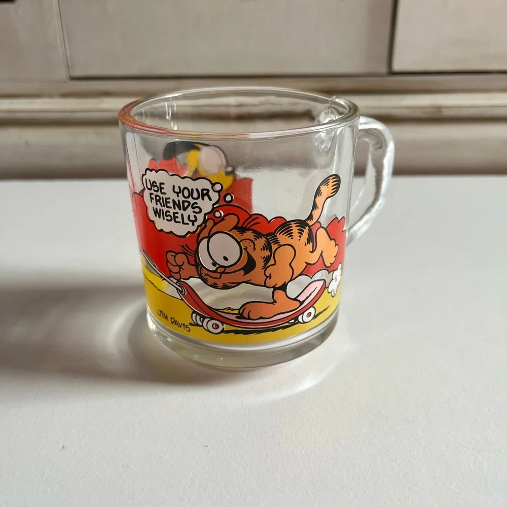 Vintage 1978 Jim Davis Garfield McDonald's Clear Glass Mug “Use Your Friends ..”
